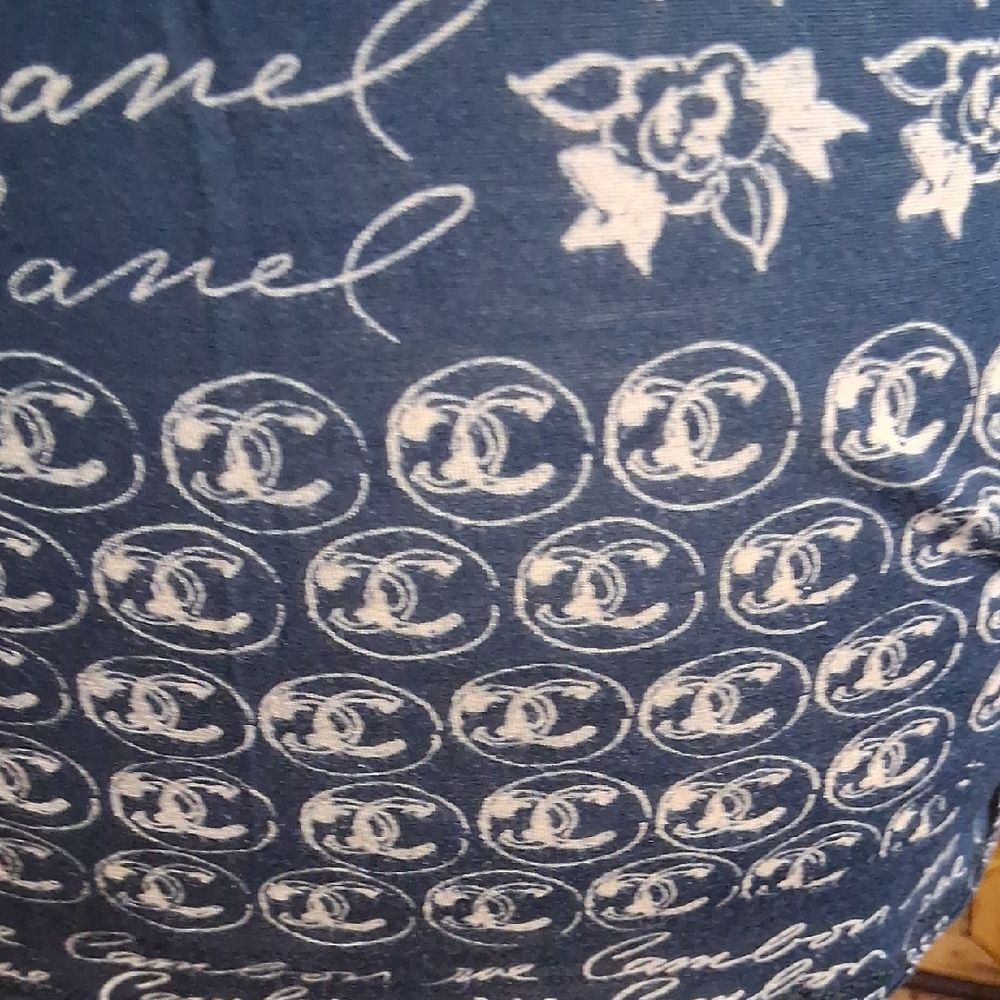 Authentic CHANEL Iconic Blue and Cream Script Blouse Size Small/Medium - Picture 4 of 16